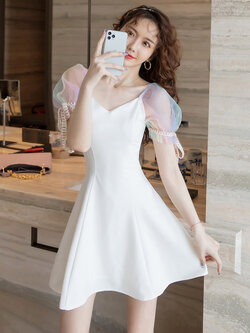 พรีออเดอร์ : เดรสแฟชั่นสไตล์เกาหลีสีขาว แต่งแขนสีรุ้งพาสเทลน่ารักๆ