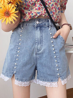 พรีออเดอร์ : กางเกงยีนส์สั้นทรงขาบาน ประดับมุกและลูกไม้ตามแบบ