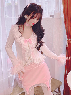 Summer Joy : พรีออเดอร์ คาร์ดิแกนถักลายลูกไม้ และกระโปรงแฟชั่นสีชมพูตามแบบ แบรนด์แท้