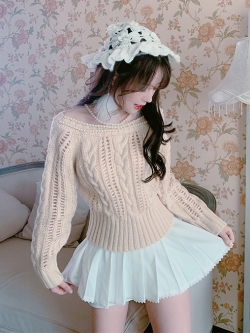 Summer Joy : กระโปรงสีขาวจีบรอบแต่งระบายผ้าซาติน งานแบรนด์ (สินค้าไม่รวมเสื้อค่ะ)