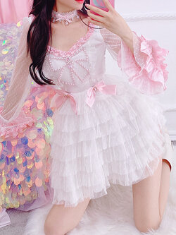 Summer Joy : พรีออเดอร์ เดรสแฟชั่นสไคล์โลลิต้าสีขาวตัดชมพู แขนยาว ช่วงอกประดับมุกแบบสวยหรู งานแบรนด์