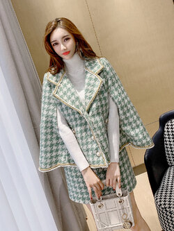 พรีออเดอร์ : ชุดเซ็ทแฟชั่น 2 ชิ้น เสื้อสูทแบบคลุมไหล่ผ่าเปิดช่วงแขน ลาย Houndstooth + กระโปรงเข้าชุด มีให้เลือก 2 สี (เสื้อคอเต่าแขนยาวสีขาวราคาแยกชิ้น)