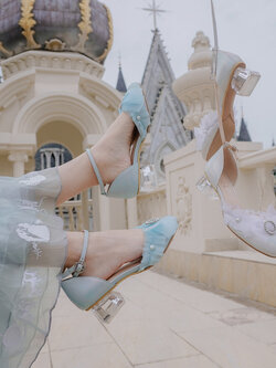 SNBL Girl : พรีออเดอร์ รองเท้าส้นเตี้ยแบบใสน่ารักๆ ประกายเหลือบมุก แต่งสายรัด มีให้เลือก 2สี แบรนด์แท้