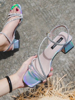 พรีออเดอร์ : รองเท้าแฟชั่นส้นสูงสีโฮโลแกรม ส้นหนาสูง 5 cm. ประดับเพชร มีให้เลือก 2สี