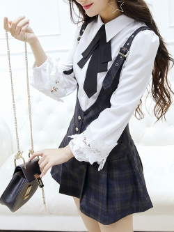 พรีออเดอร์ : เสื้อเชิ๊ตแฟชั่นสไตล์เกาหลีแบบสวย (สินค้าไม่รวมกระโปรงเอี๊ยมค่ะ)