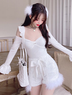 Summer Joy : พรีออเดอร์ กางเกงขาสั้นด้านข้างแต่งผ้าโปร่งคลุมและขนนกตามแบบ แบรนด์แท้