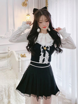 Summer Joy : พรีออเดอร์ กระโปรงจีบสีดำน่ารักๆ แต่งชายลูกไม้ลายจุด แบรนด์แท้