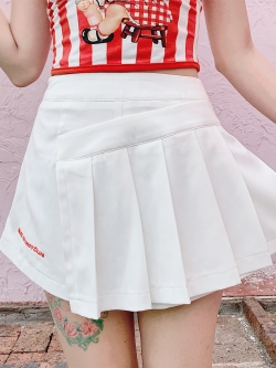 Girly Fancy Club : กางเกงขาสั้นสไตล์หวานน่ารักแต่งจีบกระโปรงด้านหน้า ปักแบรนด์ Girly Fancy Club