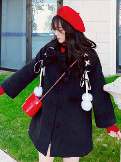 Summer Joy : พรีออเดอร์ เสื้อโค้ทแฟชั่นสไตล์ญี่ปุ่นสีดำประดับโบว์ใหญ่ด้านหน้าและปอมๆ น่ารักๆ (ขนปลอกแขนและขนปกคอแยกจำหน่าย) แบรนด์แท้