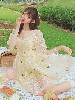 Girly Fancy Club : พรีออเดอร์ เดรสสีเหลืองผ้าแก้วน่ารักๆ สไตล์โลลิต้า แบรนด์แท้