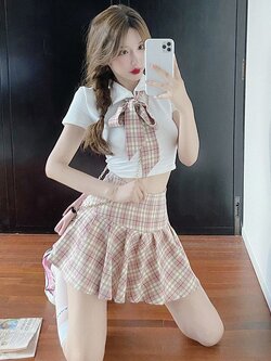 พรีออเดอร์ : ชุดเซ็ตแฟชั่นน่ารักๆ เสื้อครอปสีขาว + กระโปรงลายสก็อต + โบว์เข้าชุด