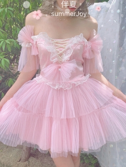 Summer Joy : พรีออเดอร์ เดรสนางฟ้าเปิดไหล่สไตล์หวาน แขนสั้นสีชมพู ประดับสายมุกด้านหน้าตามแบบ ด้านหลังสม็อคยืดได้เยอะ แบรนด์แท้