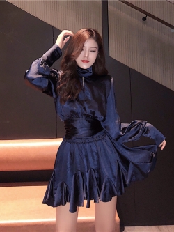 พรีออเดอร์ : ชุดเซ็ทแฟชั่นสไตล์เกาหลี เสื้อแขนยาวคอสูงแบบผ่าโชว์หลัง + กระโปรงขอบเอวยางยืดเข้าชุด มี 2 สีค่ะ One Size