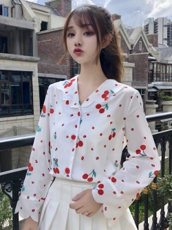 พรีออเดอร์ : เสื้อแฟชั่นสไตล์ญี่ปุ่นแขนยาวสีขาวลายเชอร์รี่น่ารักๆ ใส่สบายๆ