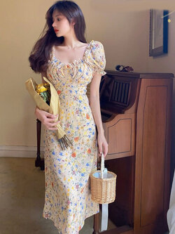 พรีออเดอร์ : เดรสแฟชั่นแขนตุ๊กตาลายดอกไม้หวานๆ ยาวคลุมเข่า