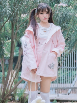 พรีออเดอร์ : เสื้อแจ็คเก็ตแฟชั่นสไตล์ญี่ปุ่นน่ารักๆ สีชมพูมีฮูทแต่งขนเฟอร์