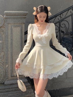 พรีออเดอร์ : เดรสแฟชั่นสไตล์น่ารักสีขาวแขนยาวแต่งลูกไม้