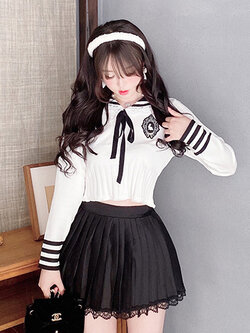 Summer Joy : พรีออเดอร์ กระโปรงพลีทจีบแต่งระบายลูกไม้น่ารักๆ สีดำ แบรนด์แท้