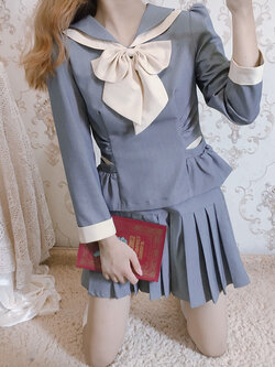 พรีออเดอร์ : ชุดเซ็ทแฟชั่นสไตล์วิทยาลัยสีเทาประดับโบว์ + กระโปรงจีบ