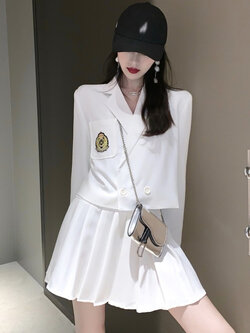 พรีออเดอร์ : ชุดเซ็ตแฟชั่น เสื้อสูทสั้น + กระโปรงจีบรอบเข้าชุด มี 2สี