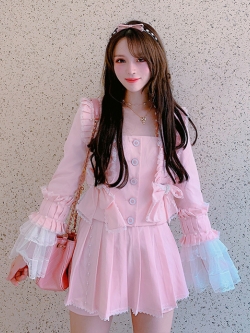 Summer Joy : กระโปรงสีชมพูจีบรอบผ้าซาตินแต่งระบาย งานแบรนด์ (สินค้าไม่รวมเสื้อค่ะ)