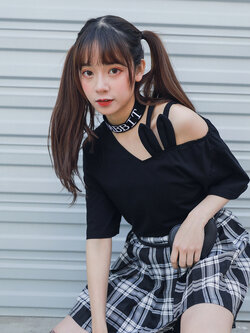 SNBL Girl : พรีออเดอร์ เสื้อยืดแฟชั่นเปิดไหล่ข้างเดียวสีดำ แต่งหูกระต่ายน่ารักๆ แบรนด์แท้