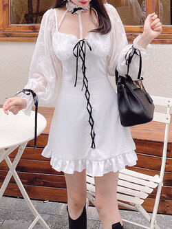 Summer Joy : พรีออเดอร์ เดรสสีขาวแขนยาวประดับโบว์สีดำน่ารักๆ