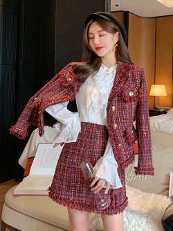 พรีออเดอร์ : ชุดสูทเซ็ทแฟชั่นสีแดงลายสก็อต เสื้อสูทลายสก็อตกระดุมทอง + กระโปรงลายสก็อตเข้าชุด