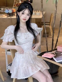 Acaine : พรีออเดอร์ ชุดเซ็ทแฟชั่นสไตล์วินเทจน่ารักๆ (ราคาแยกชิ้น) เสื้อครอปสั้นแขนตุ๊กตา และ กระโปรงเข้าชุด แบรนด์แท้