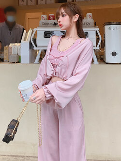 Girly Fancy Club : พรีออเดอร์ ชุดเซ็ทแฟชั่นสไตล์สปอร์ต (ราคาแยกชิ้น) เสื้อสปอร์ตปลอมสองชิ้น และ กางเกงขายาวจั๊มปลายขา แบรนด์แท้