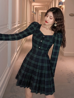 Palglg : พรีออเดอร์ เดรสสีเขียวลายสก็อตแขนยาวแบบเรียบหรู งานแบรนด์ By Palglg
