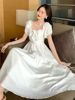 พรีออเดอร์ : เดรสยาวฤดูร้อนแฟชั่นสไตล์หวานน่ารักๆ สีขาว แขนตุ๊กตา แบบเรียบ คอกว้างแต่งสายไขว้