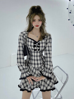 พรีออเดอร์ : เดรสลายสก็อตสีขาวดำแต่งระบายกระโปรงทรงเค้ก