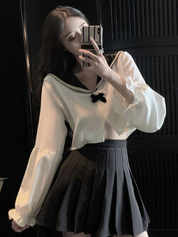 พรีออเดอร์ : เสื้อเชิ้ตแขนยาวสีขาวแต่งปกกะลาสี และ กระโปรงจีบสีดำ (ราคาแยกชิ้น)