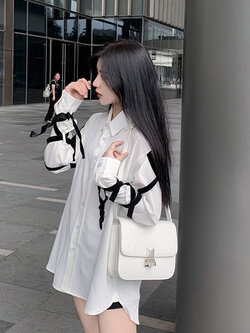 พรีออเดอร์ : เสื้อเชิ้ตแขนยาวแฟชั่นแต่งสายสีดำช่วงแขนทรง Oversize (มีให้เลือกทั้งแบบรุ่นผู้ชาย และ รุ่น ผู้หญิง)