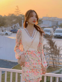 Palglg : พรีออเดอร์ เดรสสั้นเข้ารูปพิมพ์ลายดอกไม้น่ารักๆ คอวีแขนยาว แบรนด์แท้