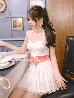 Summer Joy : พรีออเดอร์ กระโปรงพลีทจีบแต่งระบายลูกไม้น่ารักๆ สีขาว แบรนด์แท้ (สินค้าไม่รวมเข็มขัดชมพู)