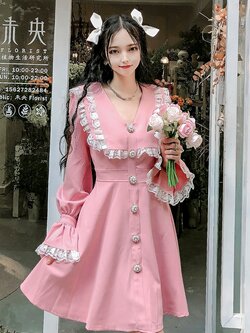 พรีออเดอร์ : ชุดเดรสแขนยาวน่ารักๆ คอวี ประดับกระดุมมุกใหญ่ แต่งระบายลูกไม้ตามแบบ