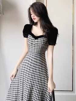 พรีออเดอร์ : เดรสยาวแฟชั่นสีดำลายสก็อต ช่วงแขนตัดต่อผ้ากำมะหยี่