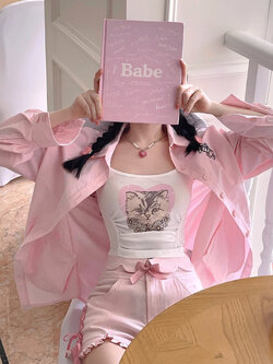 Bobon21 : พรีออเดอร์ เสื้อเชิ้ตแฟชั่นแขนยาว ด้านหลังแต่งริบบิ้นรูปหัวใจ แบรนด์แท้