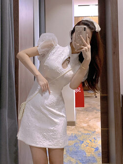 พรีออเดอร์ : เดรสแฟชั่นสีขาวคอจีนสไตล์หวาน แขนผ้าแก้วพองๆ