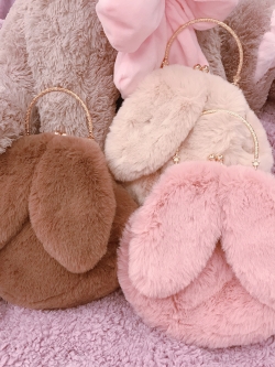 Bobon21 : พรีออเดอร์กระเป๋าขนนุ่มหูกระต่ายน่ารักๆ งานเกรดคุณภาพดี ข้างในซับผ้าหนังอย่างดี สายโซ่แข็งแรงทนทาน แบบตัวล็อคด้านบนแน่นหนา (คุณภาพจะดีและสวยกว่างานก็อปค่ะ) แบรนด์แท้