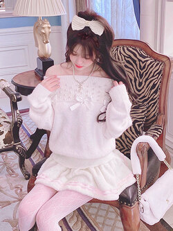 Summer Joy : พรีออเดอร์ เสื้อสเวตเตอร์เปิดไหล่หวานๆ ขนนุ่ม ประดับมุกช่วงปกคอ และ กระโปรงผ้าขน แบรนด์แท้