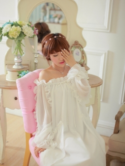 ชุดนอนชีฟองเกาะไหล่ แขนยาวสไตล์เจ้าหญิง แบรนด์ HIGHNESS