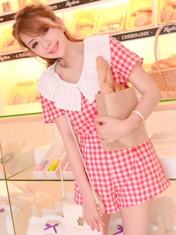 ชุดสูท เสื้อแขนสั้น + กางเกงขาสั้นลายสก๊อตเข้าชุด จาก Princess House