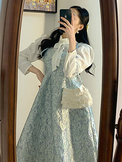 พรีออเดอร์ : เดรสเอี๊ยมยาวสีฟ้าแบบสวยหวาน และ เสื้อเชิ้้ตแขนยาวสีขาวตามแบบ (ราคาแยกชิ้น)