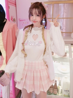 พรีออเดอร์ : กระโปรงลายสก็อตแฟชั่นสไตล์ญี่ปุ่น รุ่นนี้จะสั้นมากค่ะมีกางเกงซับในตัว จีบรอบ ติดซิปด้านข้าง เนื้อผ้าขนสัตว์ สีชมพูหวาน