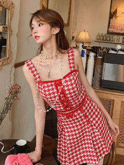 Girly Fancy Club : ชุดเซ็ทแฟชั่นสไตล์เกาหลี (ราคาแยกชิ้น) เสื้อแขนกุดสีแดงครอปสั้นลาย Houndstooth และ กระโปรงเข้าชุด แบรนด์แท้