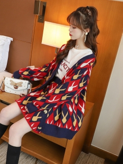 พรีออเดอร์ : ชุดเซ็ทแฟชั่น เสื้อคาดิแกน+กระโปรงไหมพรมเข้าชุด มีให้เลือก2สี