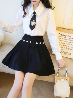 พรีออเดอร์ : กระโปรงแฟชั่นทรงตามแบบ แต่งกระดุมเงิน มีกางเกงซับในตัว